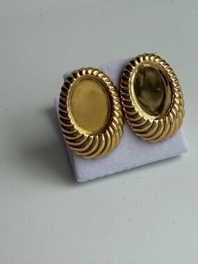 Classic Vintage Gold-Tone Oval Clip Earrings - Women Jewelry